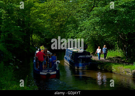 Narrowboats on the Peak Forest Canal, Whaley Bridge, Derbyshire, England UK Stock Photo