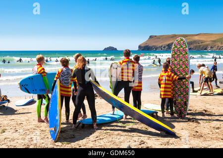 Polzeath, Cornwall, U.K. 18th July 2016. Surfers and families flock to the beach on a hot and sunny day in Cornwall. Situated on North Cornwall's Atlantic coast,  Polzeath is a popular location for surfers. Credit:  Mark Richardson/Alamy Live News Stock Photo
