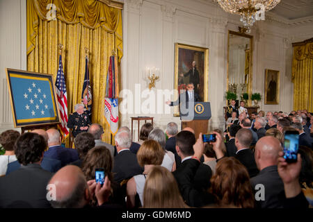 Washington DC, July 18, 2016, USA:    President Barack Obama awards the Medal of Honor to Lt. Col Charles Kettle for his actions in the Viet Nam war. Credit:  Patsy Lynch/Alamy Live News Stock Photo