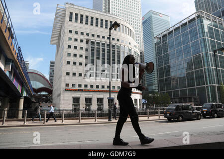 London, UK. 18th July, 2016. Demonstrators protest the shooting of African Americans and deaths in police custody victims in the UK including that of Mzee Mohammed who died shortly after being detained by police at shopping centre in Liverpool. The protest is in response to the fatal shootings of Philando Castile in Minnesota and Alton Sterling in Louisiana. Credit:  Thabo Jaiyesimi/Alamy Live News Stock Photo