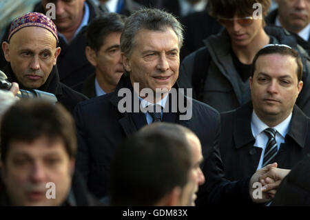 Buenos Aires, Argentina. 18th July, 2016. Argentine President Mauricio Macri (C) participates in a commemoration of the 22nd anniversary of a terrorist attack on a Jewish center in 1994 in Buenos Aires, capital of Argentina, on July 18, 2016. The attack taking place at the Argentine Israelite Mutual Association killed 85 people and injured hundreds, in what came to be known as one of Argentina's deadliest attacks. © Martin Zabala/Xinhua/Alamy Live News Stock Photo