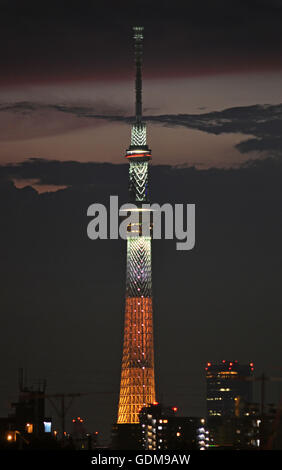Tokyo, Japan. 16th July, 2016. Tokyo Sky Tree can be seen from a bridge in Edogawa-Ku as they display a special lighting view in Tokyo Japan. July 10, 2016. Photo by: Ramiro Agustin Vargas Tabares. © Ramiro Agustin Vargas Tabares/ZUMA Wire/Alamy Live News Stock Photo