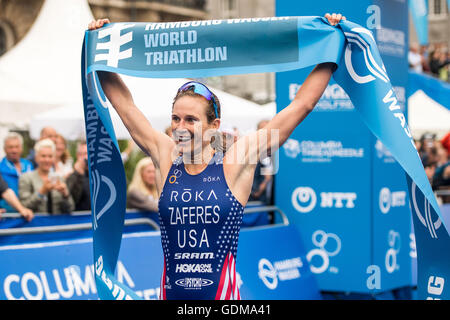 Hamburg, Germany. 16th July, 2016. Victor Katie Zaferes (USA) at the finish line at the women's triathlon at the World Triathlon Series - 7th Stop in Hamburg, Germany, 16 July 2016. Photo: LUKAS SCHULZE/dpa/Alamy Live News Stock Photo