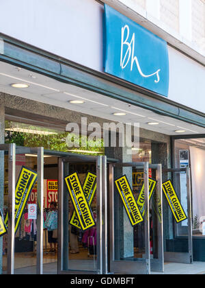 Crewe, Cheshire,UK, 19th July, 2016.On the hottest day of the year so far. BHS is opening the doors,covered in Closing Down! banners, for there closing down sale as much as possible Credit:  brinkstock/Alamy Live News Stock Photo