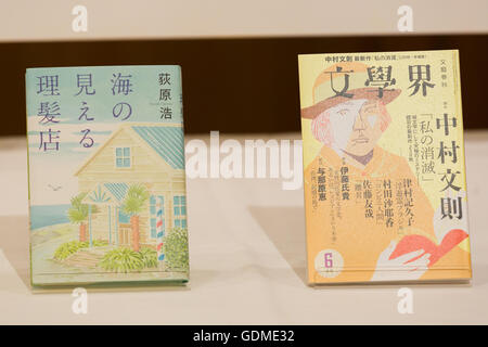 Awarded novels are seen before the 155th Naoki Prize and Akutagawa Prize press conference at the Imperial Hotel on July 19, 2016 in Tokyo, Japan. Hiroshi Ogiwara's Umi No Mieru Rihatsuten won the Naoki Prize which is given to for a work of popular fiction, while Sayaka Murata's Konbini Ningen won the Akutagawa Prize, which is awarded to the best serious literary story. Both prizes were established in 1935 and are awarded twice a year. © Rodrigo Reyes Marin/AFLO/Alamy Live News Stock Photo