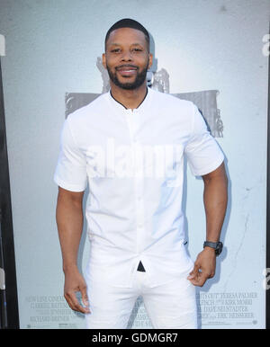 Kerry Rhodes & Nicky Whelan attending the Los Angeles premiere of