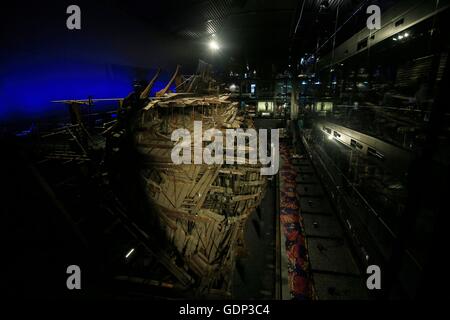 The remains of Henry VIII's favourite ship the Mary rose are unveiled ...