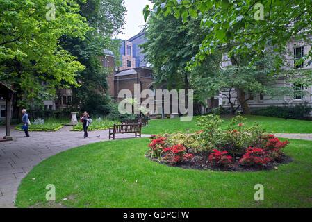 The small green space called 'Postman's Park'  between King Edward Street, Little Britain and Angel Street, near St Paul's. Stock Photo