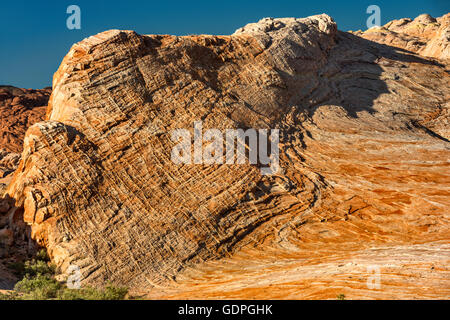 Strata patterns at crossbedded sandstone rocks in White Domes Road area, Valley of Fire State Park, Mojave Desert, Nevada, USA Stock Photo