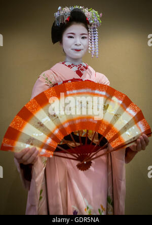 16 Years old maiko called chikasaya dancing with a fan, Kansai region, Kyoto, Japan Stock Photo