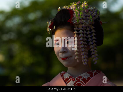 Portrait of a 16 years old maiko called chikasaya, Kansai region, Kyoto, Japan Stock Photo