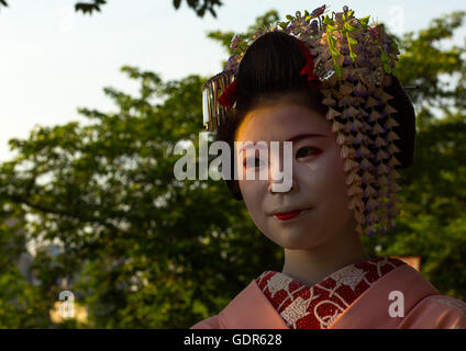 Portrait of a 16 years old maiko called chikasaya, Kansai region, Kyoto, Japan Stock Photo