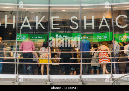 Crowds of drooling lunch time burger lovers line up at the newly opened Shake Shack restaurant in the Fulton Center in Lower Manhattan in New York on Monday, July 18, 2016. (© Richard B. Levine) Stock Photo