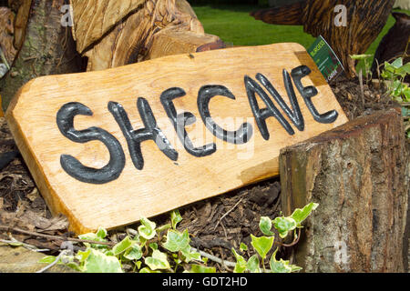 Tatton Park, Knutsford, UK. 21st July, 2016. The RHS Tatton Park Flower Show, the north's greatest garden event held in the stunning grounds of Cheshire's 1,000 acre deer park.  For almost a decade Tatton Park has offered young designers the unrivalled opportunity to design & build a show design to help launch their horticultural careers.  Hundreds of exhibitors will show their garden designs & accessories to the thousand of visitors expected over the event.  Credit:  Cernan Elias/Ģ����ý Live News Stock Photo