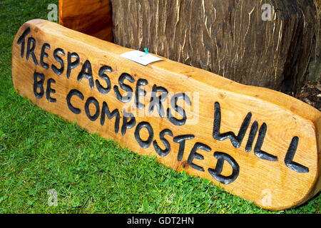 Tatton Park, Knutsford, UK. 21st July, 2016. The RHS Tatton Park Flower Show, the north's greatest garden event held in the stunning grounds of Cheshire's 1,000 acre deer park.  For almost a decade Tatton Park has offered young designers the unrivalled opportunity to design & build a show design to help launch their horticultural careers.  Hundreds of exhibitors will show their garden designs & accessories to the thousand of visitors expected over the event.  Credit:  Cernan Elias/Ģ����ý Live News Stock Photo