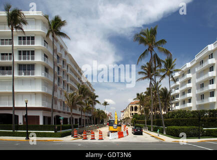 Florida, USA. 21st July, 2016. 042310 (Allen Eyestone/The Palm Beach Post) PALM BEACH, FL. 042410 Photo is looking west down Worth Avenue from S. Ocean.This will be part of Worth Avenue's $14 million renovation plan. SCR 2709 © Allen Eyestone/The Palm Beach Post/ZUMA Wire/Alamy Live News Stock Photo