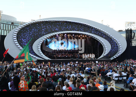 Warsaw, Poland, 21st July 2016: World Youth Day started with concert in Warsaw. Several thousands of people gathered to the capitol event from around the world. ©Madeleine Ratz/Alamy Live NewsWarsaw, Poland, 21st July 2016: World Youth Day started with concert in Warsaw. Several thousands of people gathered to the capitol event from around the world. Credit: Madeleine Ratz/Alamy Live News Stock Photo