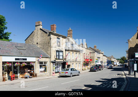 Row of shops in West Street, Chipping Norton Stock Photo