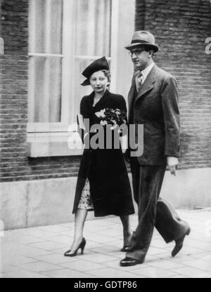 Anne Frank Anne Frank Miep Gies (Lili Taylor, m), Otto Frank (Ben Stock ...