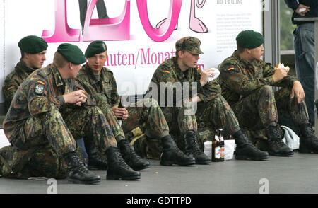 Soldiers of the Bundeswehr waiting for their train on the platform Stock Photo