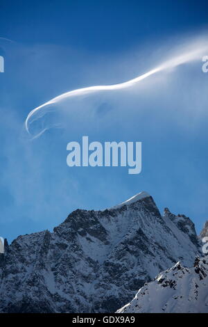 geography / travel, Italy, Lenticular cloud on the aiguille Blanche de Peuterey (3773m) in winter, Mont-Blanc range, Courmayeur, Val D'Aosta, Additional-Rights-Clearance-Info-Not-Available Stock Photo