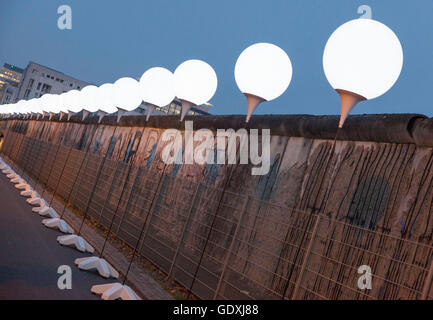 Lichtgrenze (Border of Light) on the 25th anniversary of The Fall of The Berlin Wall Stock Photo