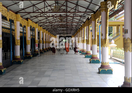 MYANMAR. Yangon. 2014. Chaukhtatgyi Pagoda Stock Photo