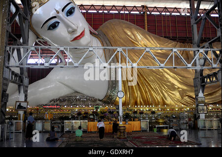 MYANMAR. Yangon. 2014. Giant reclining Buddha Stock Photo