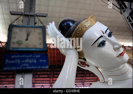 MYANMAR. Yangon. 2014. Giant reclining Buddha Stock Photo