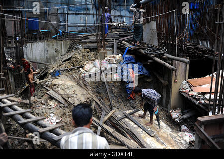 MYANMAR. Yangon. 2014. Construction workers Stock Photo