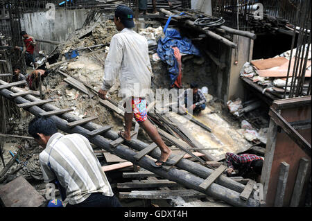 MYANMAR. Yangon. 2014. Construction workers Stock Photo