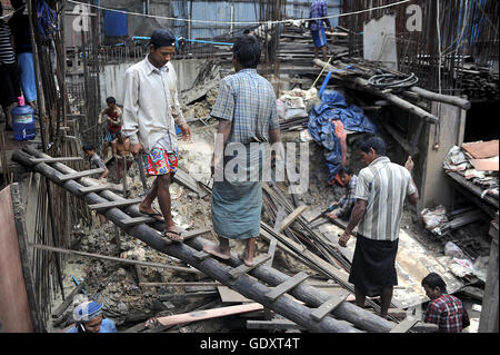 MYANMAR. Yangon. 2014. Construction workers Stock Photo