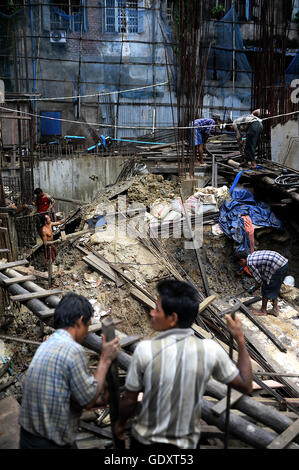 MYANMAR. Yangon. 2014. Construction workers Stock Photo