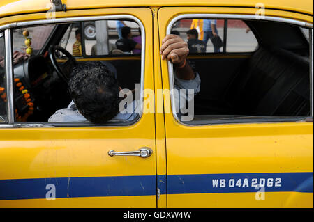 INDIA. Kolkata. 2011. Yellow cab Stock Photo