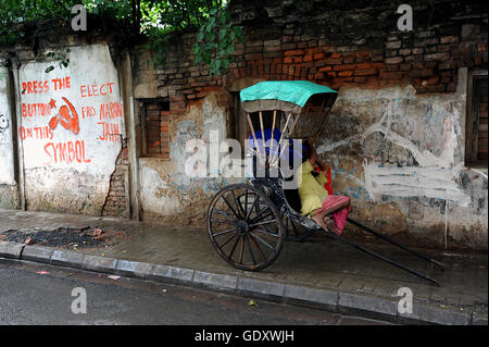 INDIA. Kolkata. 2011. Rickshaw puller in Kolkata Stock Photo