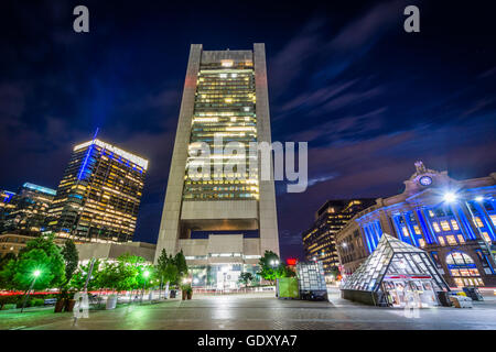 The Federal Reserve Bank of Boston and Federal Reserve Plaza Park at night, in the Financial District, Boston, Massachusetts. Stock Photo