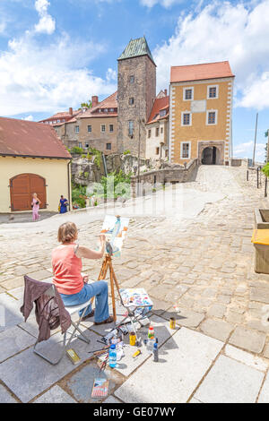 Woman painting Hohnstein castle, one of the top tourist attraction in Saxon Switzerland. Stock Photo