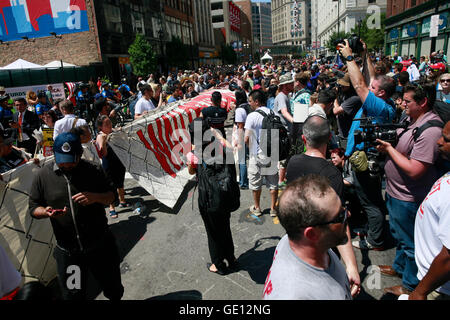 07202016 - Cleveland, Ohio, USA:  Protesters hold a, 'Wall Off Trump,' protest at the entrance to Quicken Arena on the third day of the 2016 Republican National Convention in downtown Cleveland. (Jeremy Hogan) Stock Photo