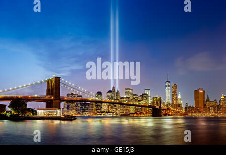 Tribute in Light, September 11 Commemoration, with the Brooklyn Bridge and Lower Manhattan skyscrapers, New York City