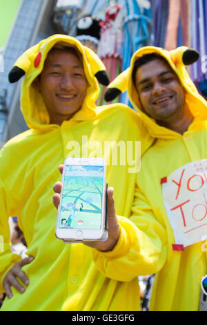 Tokyo, Japan. 22nd July, 2016. Fans try out Pokemon Go in Tokyo's Shibuya district on July 22, 2016, Tokyo, Japan. The Pokemon Go app finally arrived in the land of the Pokemon on Friday 22, July two weeks after its launch in the United States. The release of the app in Japan had been rumoured for the past few days after the leak of details of a partnership deal with McDonald's Japan to create Pokemon Gyms in its 3,000 locations. Nintendo's market value has almost doubled since the app created by Niantic first launched in America. Credit:  Aflo Co. Ltd./Alamy Live News Stock Photo