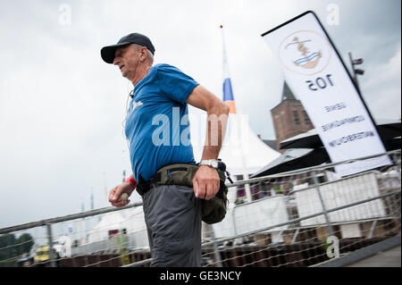 Nijmegen, The Netherlands. 22nd July, 2016. Since it is the world’s biggest multi-day walking event, the Four Days Marches is seen as the prime example of sportsmanship and international bonding between military servicemen and women and civilians from many different countries. The final day of marching crosses Grave, Cuijk, Overasselt and Malden. The rain, thunderstorms, hails and strong winds expected in the Netherlands for the coming hours, caught the Vierdaagse organizers completely off guard. Credit:  Romy Arroyo Fernandez/Alamy Live News Stock Photo