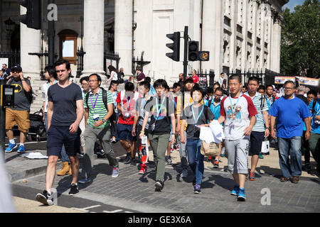 London, UK. 23rd July, 2016. Group of tourist crossing the road as the temperatures reaches to 27 degrees celsius Credit:  Dinendra Haria/Alamy Live News Stock Photo