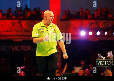 Empress Ballroom, Blackpool, UK. 23rd July, 2016. BetVictor World Matchplay Darts. Michael van Gerwen celebrates Credit:  Action Plus Sports/Alamy Live News Stock Photo