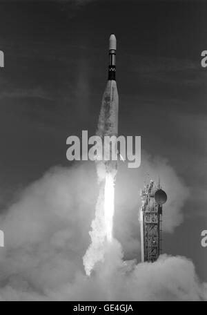 (August 10, 1966) Liftoff of Lunar Orbiter I.  Image # : L-1966-06381 Stock Photo