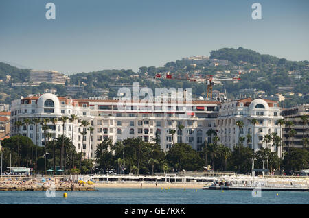 Luxury hotel 'Inter Continental Carlton' (343 rooms, built in 1911), located on the famous 'La Croisette' Boulevard in Cannes, Stock Photo