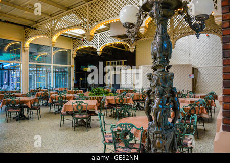 View the formal gardens from the  interior of the Garden restaurant inside the historic Chattanooga Choo Choo Hotel in Chattanooga, TN, USA Stock Photo