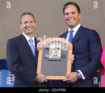 Mike Piazza Baseball Hall of Fame Plaque Postcard