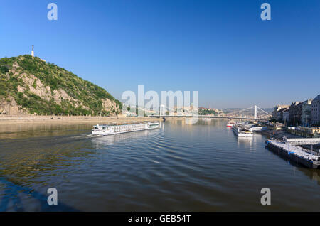 Budapest: View from the Liberty Bridge to the Elizabeth Bridge ( Erzsebet hid ) on the Danube , Gellert Hill , Buda Castle and M Stock Photo