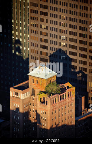 Aerial view of penthouse rooftop at sunset in the Murray Hill Historic District of New York City. Midtown Manhattan Stock Photo