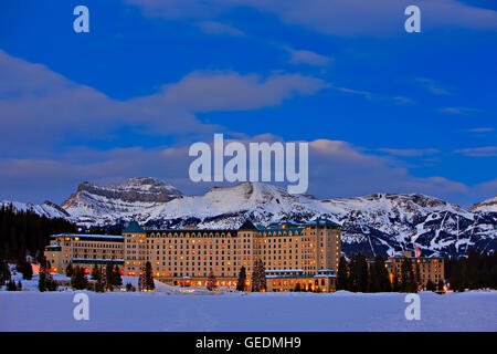 geography / travel, Canada, Alberta, 3 km W of Lake Louise, Winter landscape at the Fairmont Chateau Lake Louise on the shores of Lake Louise with the Lake Louise Ski Area in the backgroun Stock Photo
